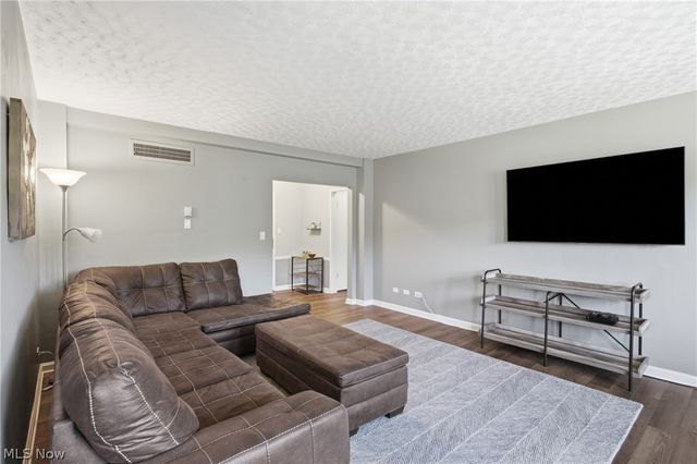 13800 Fairhill Rd 419, Shaker Heights, OH 44120