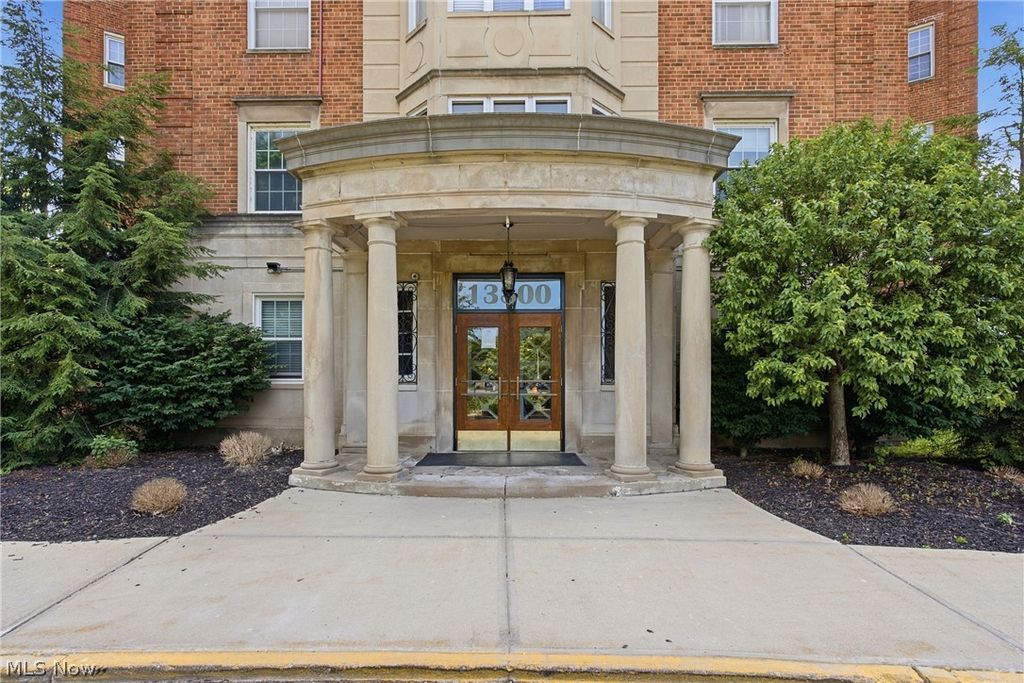 13800 Fairhill Rd 419, Shaker Heights, OH 44120