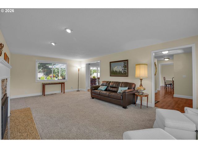 17295 TIMOTHY Way, Gladstone, OR 97027