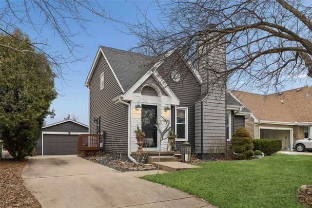 4756 70th Place, Urbandale, IA 50322