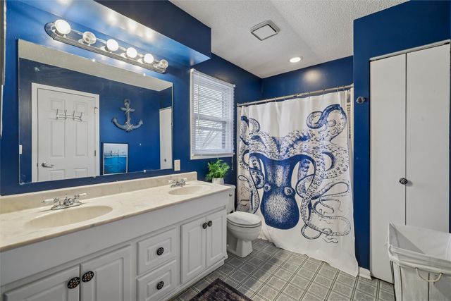 4756 70th Place, Urbandale, IA 50322