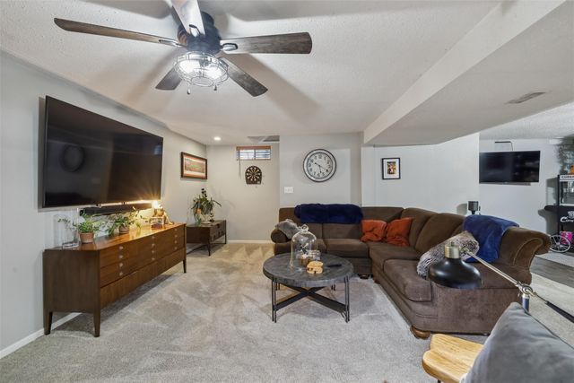 4756 70th Place, Urbandale, IA 50322