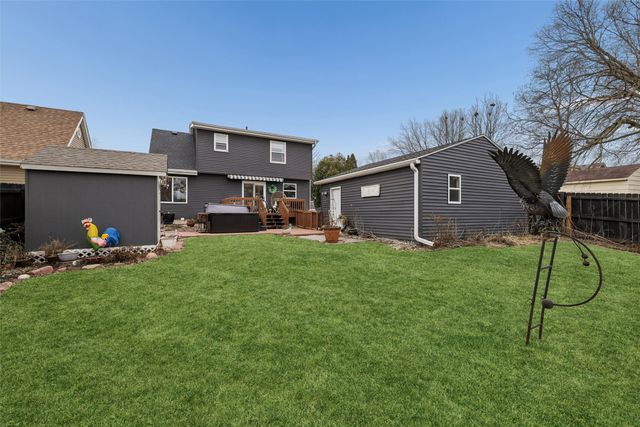 4756 70th Place, Urbandale, IA 50322