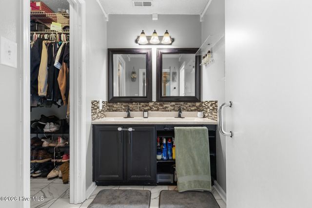 214 Baytree Drive, Jacksonville, NC 28546