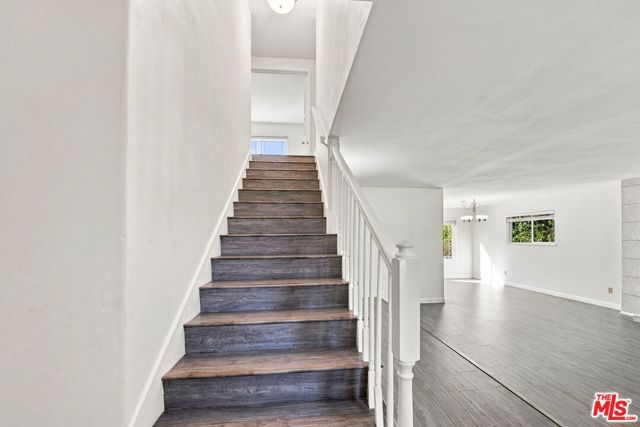 18744 Vintage Street, Northridge (los Angeles), CA 91324