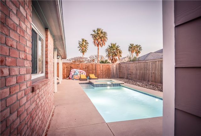 13709 Suntan Ave, Corpus Christi, TX 78418