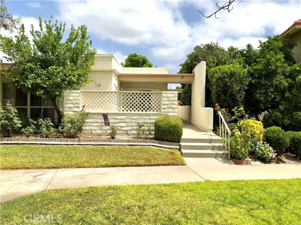2210 VIA MARIPOSA D, Laguna Woods, CA 92637