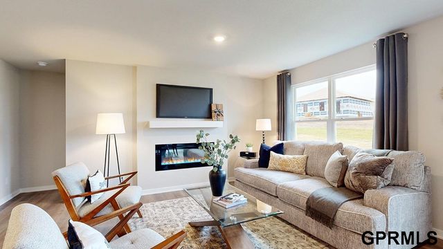 11951 S 114th Avenue, Papillion, NE 68046