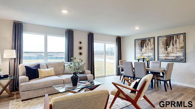 11951 S 114th Avenue, Papillion, NE 68046