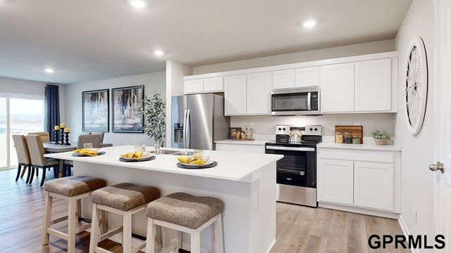 11951 S 114th Avenue, Papillion, NE 68046