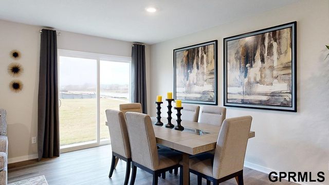 11951 S 114th Avenue, Papillion, NE 68046