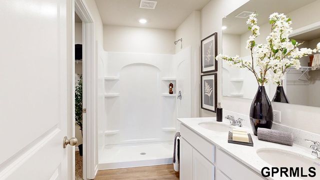 11951 S 114th Avenue, Papillion, NE 68046