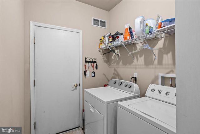 1805 RISSER LN, Lancaster, PA 17601