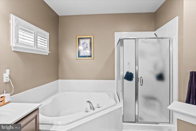1805 RISSER LN, Lancaster, PA 17601