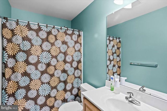 1805 RISSER LN, Lancaster, PA 17601