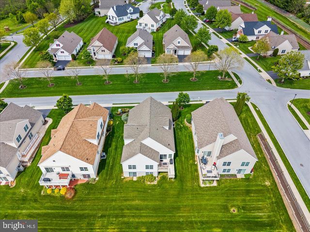 1805 RISSER LN, Lancaster, PA 17601