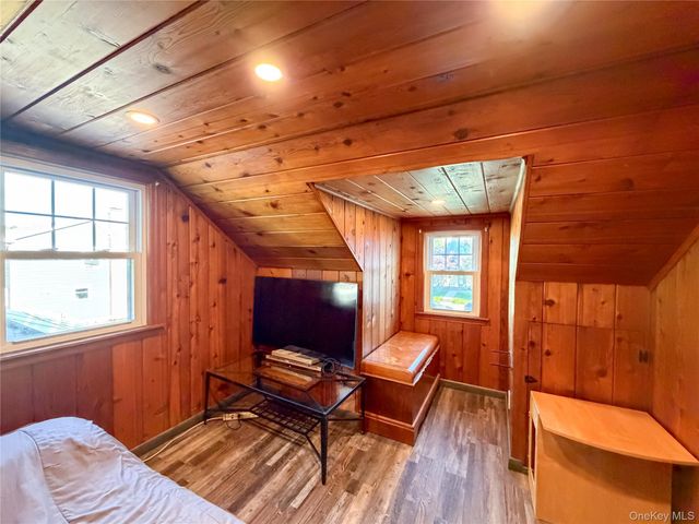 23 Caywood Place, Hyde Park, NY 12538