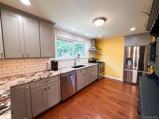 23 Caywood Place, Hyde Park, NY 12538
