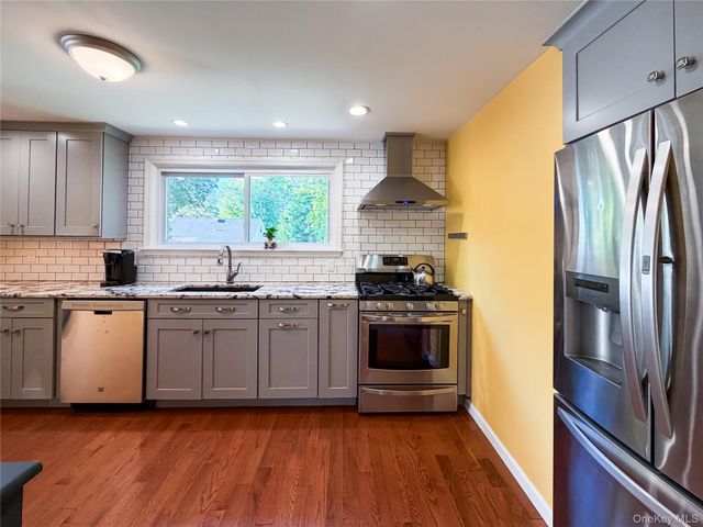 23 Caywood Place, Hyde Park, NY 12538