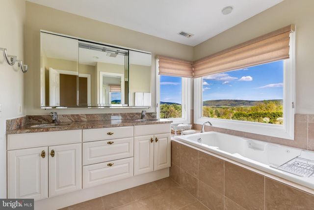 35571 SUFFOLK LN, Hillsboro, VA 20132
