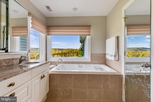 35571 SUFFOLK LN, Hillsboro, VA 20132
