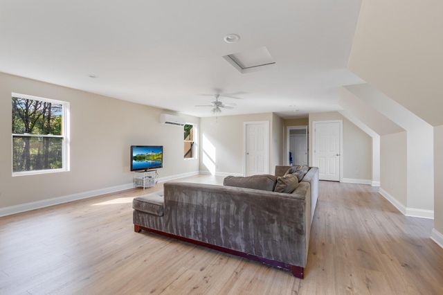 35571 SUFFOLK LN, Hillsboro, VA 20132