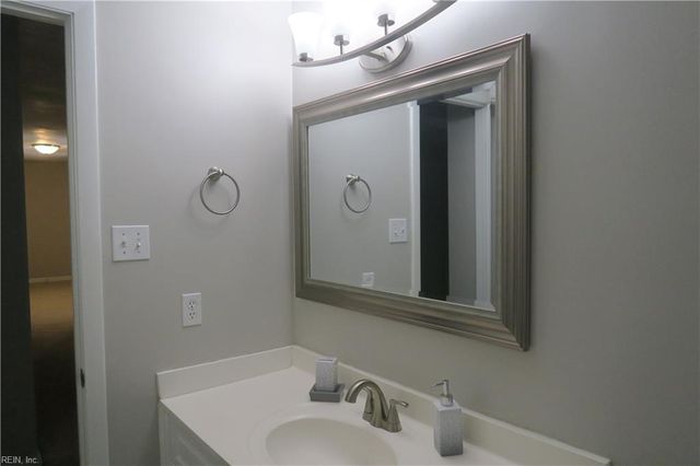 517 Norman LN, Virginia Beach, VA 23452