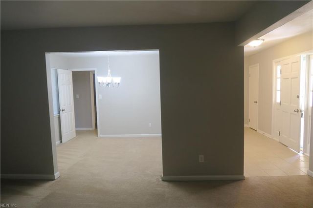 517 Norman LN, Virginia Beach, VA 23452