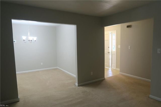 517 Norman LN, Virginia Beach, VA 23452