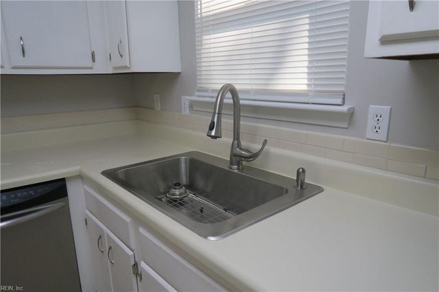 517 Norman LN, Virginia Beach, VA 23452