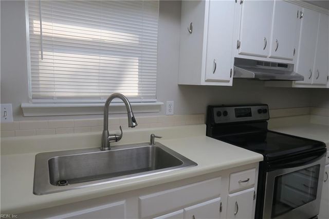 517 Norman LN, Virginia Beach, VA 23452