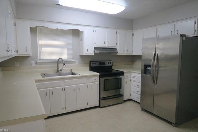 517 Norman LN, Virginia Beach, VA 23452