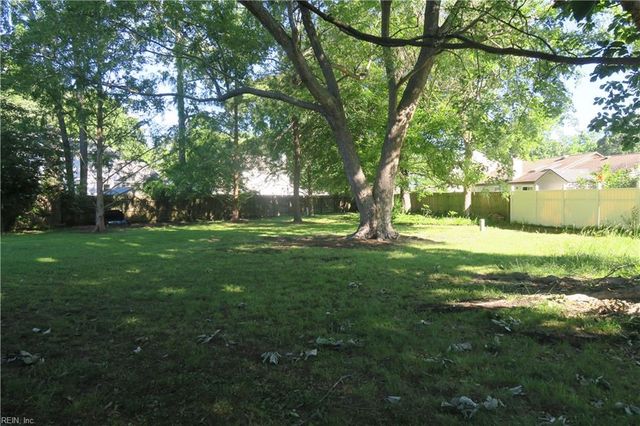 517 Norman LN, Virginia Beach, VA 23452