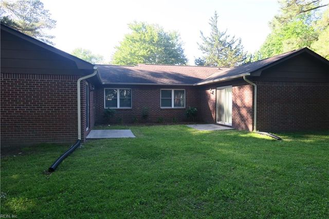 517 Norman LN, Virginia Beach, VA 23452