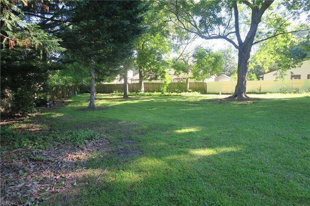 517 Norman LN, Virginia Beach, VA 23452