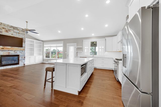 2502 Stirling Drive, Valparaiso, IN 46383