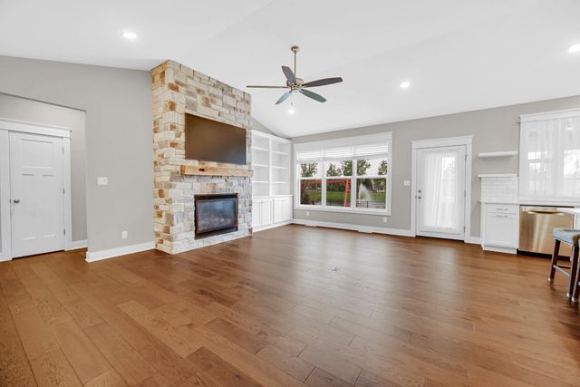 2502 Stirling Drive, Valparaiso, IN 46383
