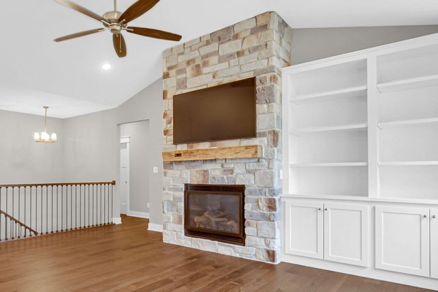 2502 Stirling Drive, Valparaiso, IN 46383
