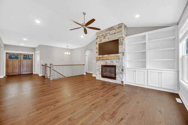 2502 Stirling Drive, Valparaiso, IN 46383