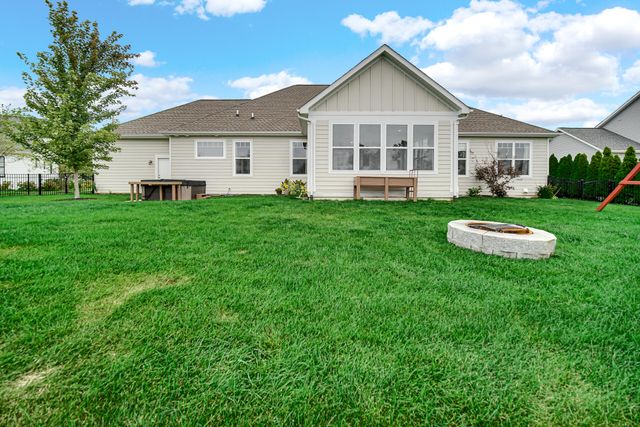 2502 Stirling Drive, Valparaiso, IN 46383