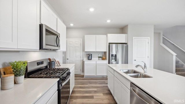 1007 Stuckey Pointe Pass, Fort Wayne, IN 46818