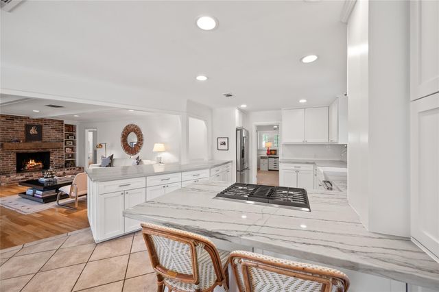 7815 Fairdale Lane, Houston, TX 77063