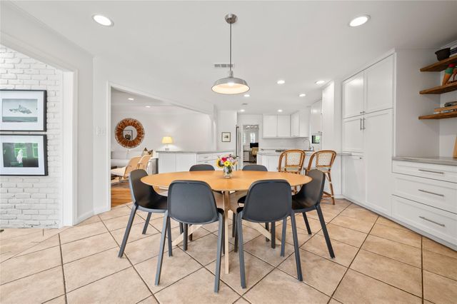 7815 Fairdale Lane, Houston, TX 77063
