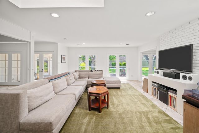 7815 Fairdale Lane, Houston, TX 77063