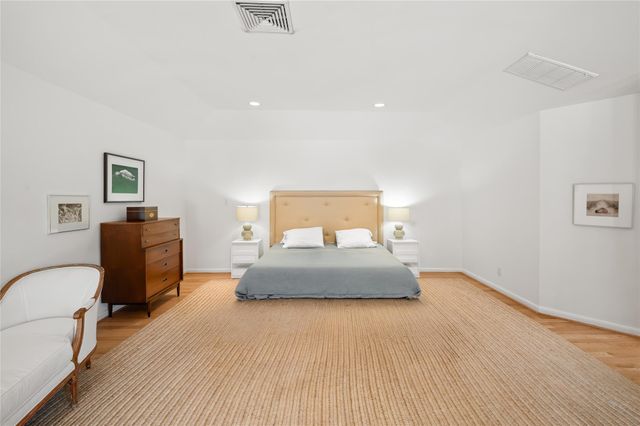 7815 Fairdale Lane, Houston, TX 77063