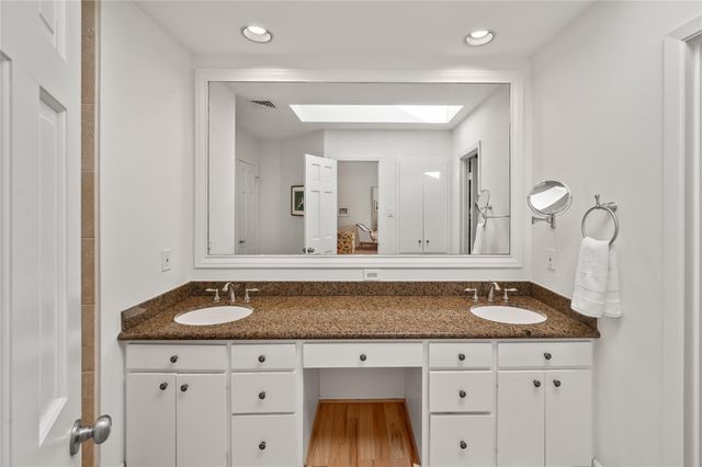 7815 Fairdale Lane, Houston, TX 77063