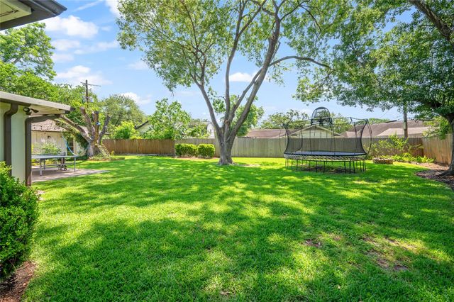 7815 Fairdale Lane, Houston, TX 77063