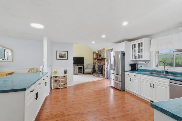 17 Unicorn Circle, Amesbury, MA 01913