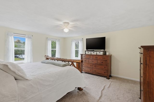 17 Unicorn Circle, Amesbury, MA 01913