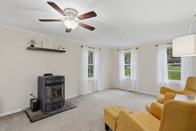 17 Unicorn Circle, Amesbury, MA 01913